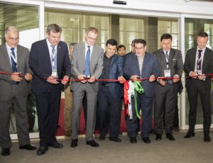 Eröffnung der AMB Iran 2018 mit Bernhard Müller, Mitglied der Geschäftsführung der Messe Stuttgart (2.v.l.); Dr. Wilfried Schäfer, Geschäftsführer VDW; Dr. Amir Hossein Shiravi, Generaldirektor Maschinenbau im Ministerium für Industrie, Bergbau und Handel; Mohammadraouf Ghaderi, Geschäftsführer Shahr-e Aftab-Messegelände; Christo Stefanov Polendakov, Botschafter der Republik Bulgarien im Iran; Dr. Eric Mamer, Vorsitzender der Generaldirektion GROW bei der Europäischen Kommission