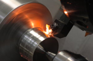 Es gibt viele Beispiele, die einen Siegeszug der Trockenbearbeitung in einzelnen Branchen oder Unternehmen belegen. Eine flächendeckende Substitution der klassischen KSS-Konzepte ist allerdings noch nicht eingetreten. Foto: ISF / There are many successful examples of dry machining in individual industries or companies. However, there are no widespread substitutes for the classic cooling lubricant concepts as yet. Foto: ISF