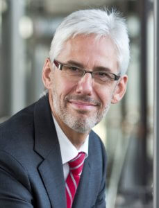 "Wir wollen als Zusammenschluss deutscher Professoren der Produktionstechnik unser Know-how einbringen, um diese Umwälzungen möglichst menschengerecht zu gestalten“, sagt Prof. Berend Denkena, Präsident der WGP und Leiter des Instituts für Fertigungs-technik und Werkzeugmaschinen IFW der Universität Hannover. Foto: IFW Hannover