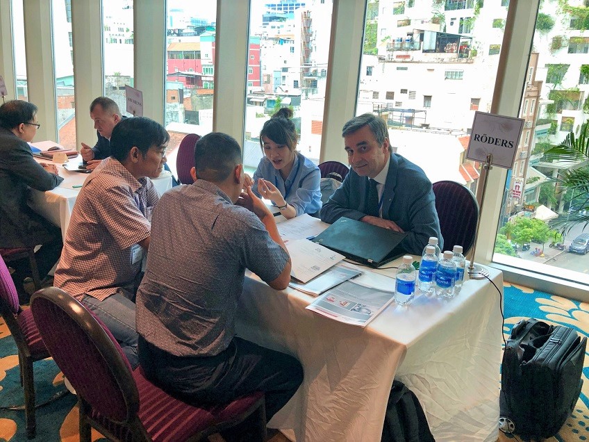 Jürgen Röders, Managing Director of Röders GmbH from Soltau, was one of the German entrepreneurs who used the VDW Technology Symposium to talk directly to Vietnamese customers and establish new business relationships. Source: Kuhnmünch, VDW
