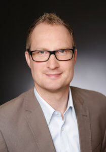 Daniel Meuris of Klingelnberg in Hückeswagen: "The means of production are held as digital twins in a central database. This is supplemented with production data during and after the gear cutting." Photo: Klingelnberg