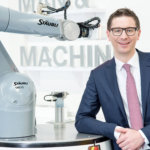 Division Manager Peter Pühringer with the new six-axis generation of TX2 robots, also on show at EMO Hannover 2019.