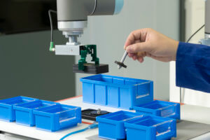 Eine wichtige Fragestellung betrifft zurzeit den Umgang mit dem CE-Prozess, wenn Roboter an unterschiedlichen Stationen zum Einsatz kommen sollen. Foto: Bernd Müller