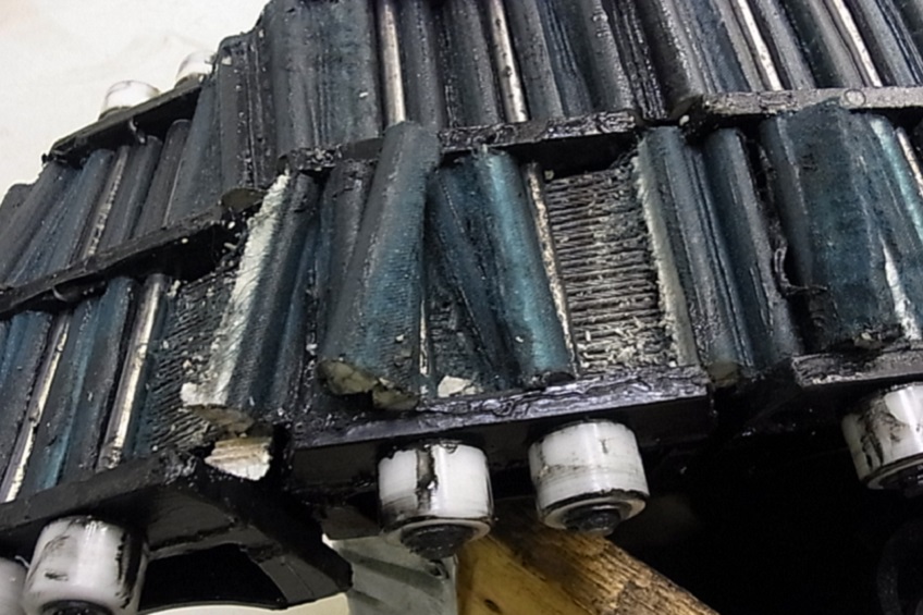 Polyurethane timing belt destroyed by influence of cooling lubricant Photo: VDW