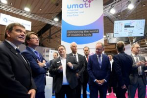 EMO Hannover 2019 - Weltleitmesse der Metallbearbeitung: Eröffnungsrundgang der EMO Hannover mit dem Bundesminister für Verkehr und digitale Infrastruktur Andreas Scheuer. UMATI Halle 9, E24