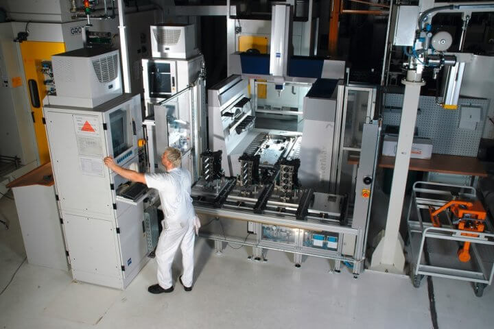 The communication and interface standard OPC UA represents a promising means of significantly reducing the work and costs involved in integrating measurement solutions in production. Photo: Carl Zeiss Industrielle Messtechnik