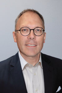 Arndt Fielen, Vertriebsleiter bei Zecha: „Bestmögliche Oberflächenqualitäten erreicht man durch die genaue und spezifische Analyse der gesamten Prozesskette in der eigenen Fertigung und beim Kunden.“ Foto: Zecha