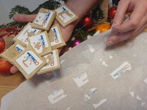 Leider überlebt selbst der beste (Küchen)schlachtplan nicht den ersten Papierkontakt: so manches mühevoll verzierte Plätzchen musste ein zweites Mal bearbeitet werden. (Foto: Dr. Stefan Schwaneck)