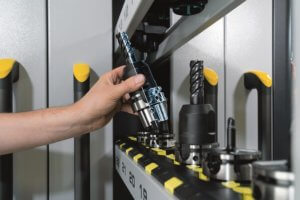 Das wichtigste für einen optimalen Werkzeugeinsatz sind gut gepflegte Werkzeugdaten. Ohne Werkzeugdaten ist zum Beispiel die digital unterstützte Lagerhaltung nicht denkbar. Foto: Zoller