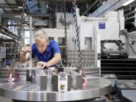 Individual customer requirements, increasing automation and digitalisation, services which accompany machine tools over their entire life cycle: simple supply chains are becoming complex value creation networks. Photo: Gebr. Heller Maschinenfabrik