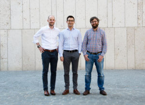 Dr Johannes Schmalz (left) and Dr Markus Westermeier (centre) developed the idea for Spanflug while completing their doctoral studies at the iwb of TU München. They founded the company in January 2018 together with Dr Adrian Lewis (right).