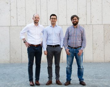 Dr Johannes Schmalz (left) and Dr Markus Westermeier (centre) developed the idea for Spanflug after completing their doctoral studies at the iwb of TU München. They founded the company in January 2018 together with Dr Adrian Lewis (right).