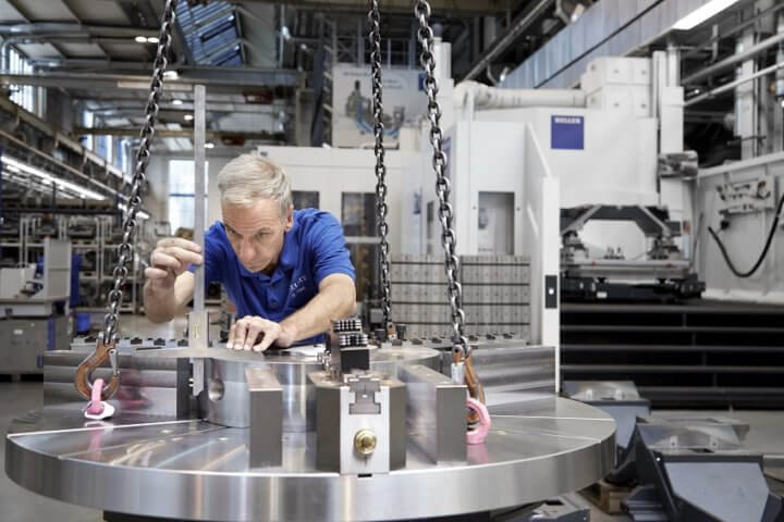 Individual customer requirements, increasing automation and digitalisation, services which accompany machine tools over their entire life cycle: simple supply chains are becoming complex value creation networks. Photo: Gebr. Heller Maschinenfabrik