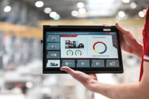 Der digitale Prozessassistent EMCONNECT sorgt mit Konnektivität für optimale Arbeitsabläufe und erhöhte Produktivität. Foto: EMCO GmbH