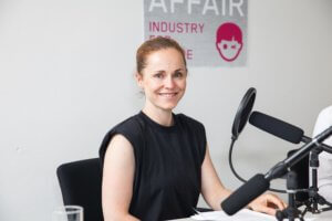 In der neuen Folge von Tech Affair sprechen Experten aus Wirtschaft und Wissenschaft zum Thema „Smarte Fabriken – Führt die Arbeit der Zukunft zur Arbeitslosigkeit?“.