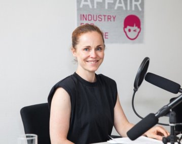 In der neuen Folge von Tech Affair sprechen Experten aus Wirtschaft und Wissenschaft zum Thema „Smarte Fabriken – Führt die Arbeit der Zukunft zur Arbeitslosigkeit?“.