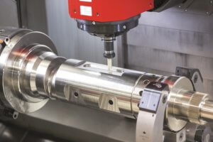 Anspruchsvolles Taschenfräsen auf einer Emco-Bearbeitungsmaschine: Auf der METAV digital erhalten Interessierte umfangreiches Expertenwissen zu Zerspanungsprozessen und Werkzeugmaschinen.