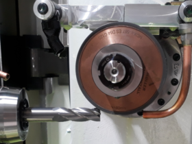 It’s all go: The IFW is looking to engage with industry with its current projects (shown: deep groove grinding of a solid carbide milling cutter with graded diamond grinding wheel). Photo: IFW