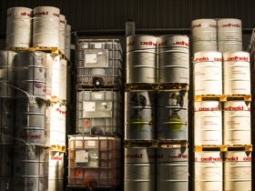 The manufacturer carries exclusive responsibility for storage. The use of high-quality oils results in long service lives and low refill quantities. Photo: oelheld GmbH