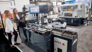 Das neue Drehkreuz der Schleiftechnik in Stuttgart startet am 17. Mai unter dem Namen GrindingHub. Der Schleifmaschinenhersteller ANCA aus Weinheim präsentiert unter anderem eine optimierte Schneidwerkzeugproduktion. Durch eine intelligente Automatisierung werden sequenzielle Werkzeugproduktionsprozesse miteinander verbunden, um die Produktivität der Fertigung zu erhöhen.