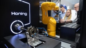 The new grinding technology hub in Stuttgart will launch on May 17 under the name GrindingHub. Maschinen- und Werkzeugfabrik Nagel GmbH from Nürtingen will be demonstrating the new innovative ECOHOHNE H honing machine at its booth. Workpieces in the diameter range of 3-80 mm can be machined on this machine. It is characterized by particularly short cycle times and good process stability.