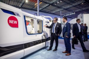 Die S36 Außenrundschleifmaschine von Studer ist für kleine bis mittelgroße Werkstücke ausgelegt und ermöglicht den Einsatz von großen Schleifscheiben mit einer Breite von maximal 125 mm und einem Durchmesser von bis zu 610 mm. Foto: Landesmesse Stuttgart GmbH / Uli Regenscheit