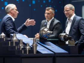 3D technology and the adapted surface structure of the Ampilio chuck from Schunk enables significantly faster expansion rates compared to conventional expansion technology. Photo: Landesmesse Stuttgart GmbH / Uli Regenscheit