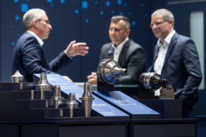 Das Ampilio Spannfutter aus dem Hause Schunk ermöglicht dank 3D-Technologie und angepasster Oberflächenstruktur eine im Vergleich zu herkömmlicher Dehnspanntechnik deutlich höhere Dehnrate. Foto: Landesmesse Stuttgart GmbH / Uli Regenscheit