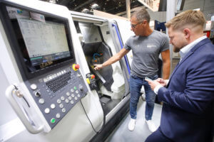 Der CNC-Kurzdrehautomat Miyano BNE-65MYY des japanischen Herstellers Citizen erlaubt durch handgeschabte Flachführungen die hochpräzise Komplettbearbeitung von Bauteilen mit einem Durchmesser von bis zu 65 mm.Bildquelle: Constanze Tillmann, Messe Düsseldorf