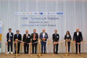 More than 100 participants from Thailand's mechanical engineering, automotive and supplier industries, the aviation sector, and the electrical and electronics industries came together to gather information at the one-day symposium.