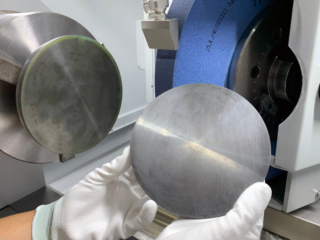 Innovative Schleiftechnik macht Tempo in der Waferbearbeitung